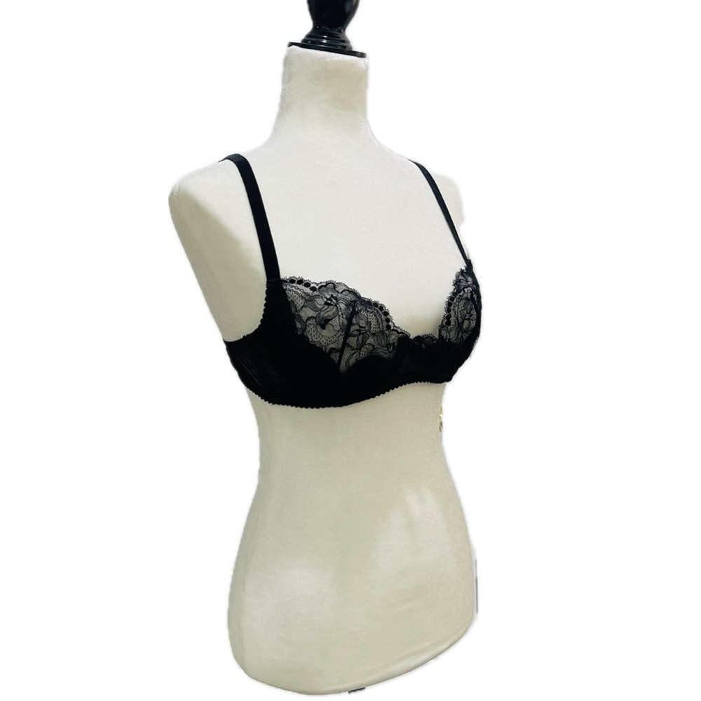 Elegant Black Lace Bra and Lace Thong Set